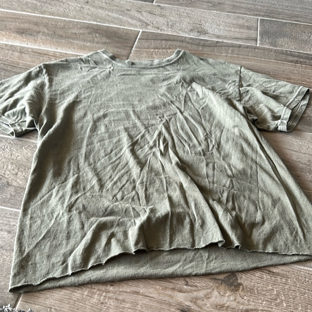 Super cute olive green T-shirt